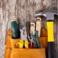 أدوات يدوية